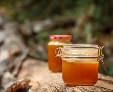 Burrow Honey Or Honey From Bushes In The Wilderness Of Bhutan Direct Extraction - Hunt During The Month Of January 2026
